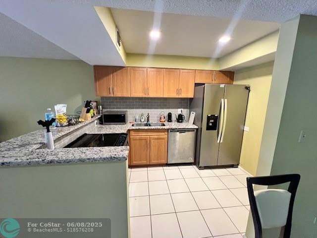 Building Photo - 3740 Inverrary Dr