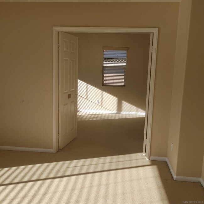 Building Photo - 382 Edgewater Dr