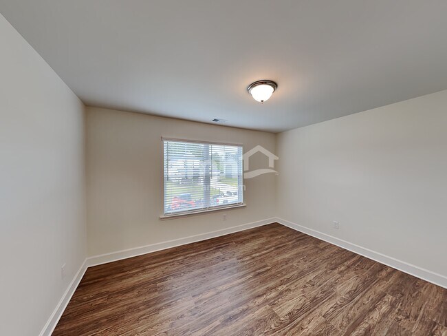 Building Photo - 5125 Canyon Creek Way