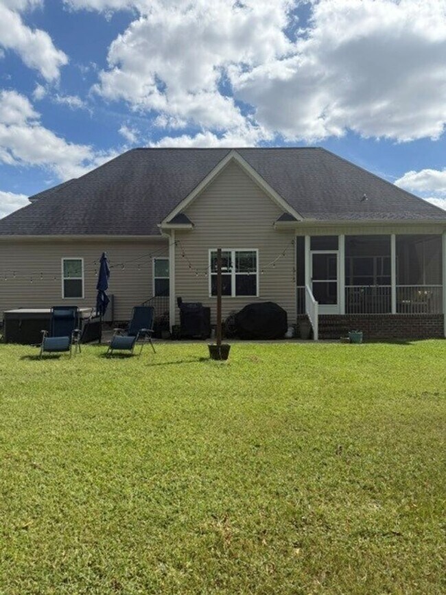 Building Photo - 207 Waverly Dr