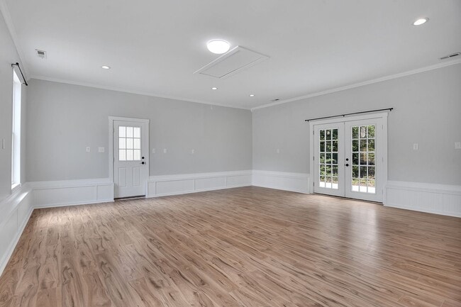 Building Photo - Gorgeous 4 bedroom, 3 1/2 bathroom home wi...