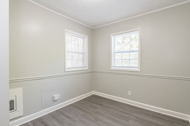 Building Photo - Beautifully FULLY RENOVATED 2 Bdr 1 bath i...