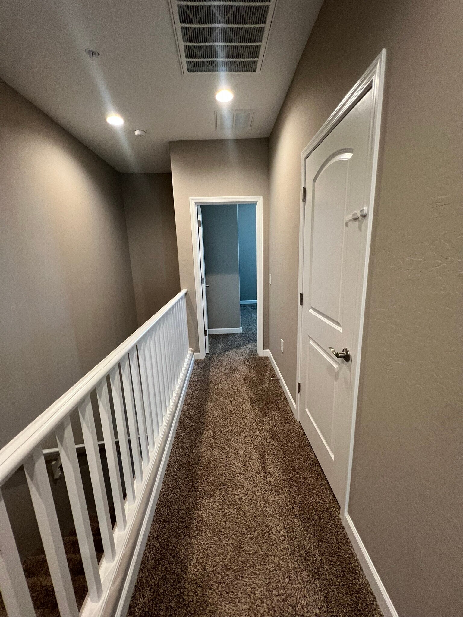 Building Photo - 1255 N Arizona Ave