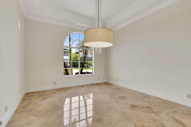 Building Photo - 953 Banyan Dr