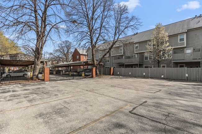 Building Photo - Charming Central West End 1-Bedroom Near Forest Park & WashU!