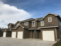 Building Photo - Town home for rent