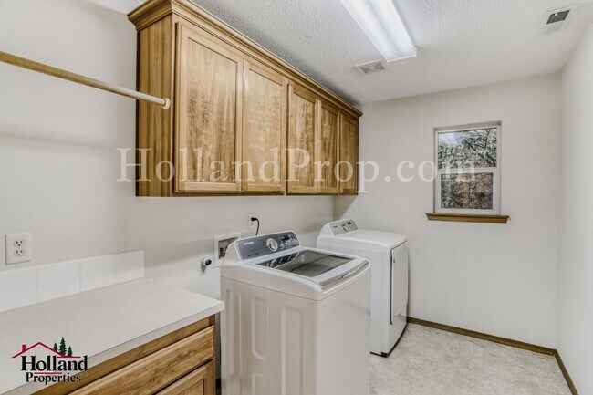 Building Photo - Serene 4-Bed Home with Huge Common Room & Deck!