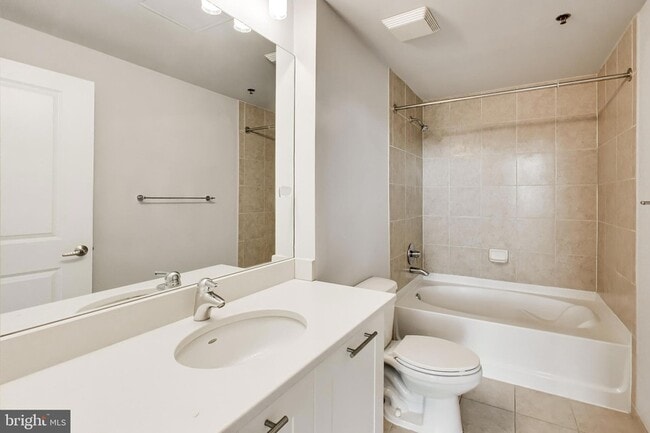 Building Photo - 5750 Bou Ave