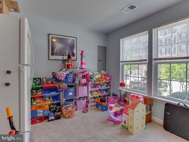 Building Photo - 8022 Forest Ridge Dr