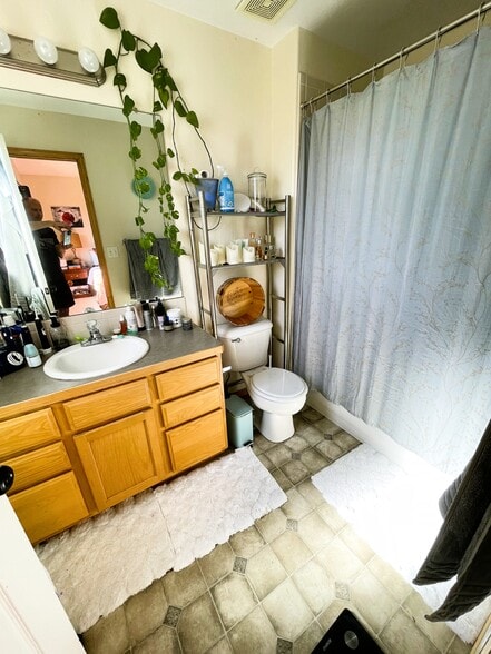 Building Photo - 1678 Rhyolite St