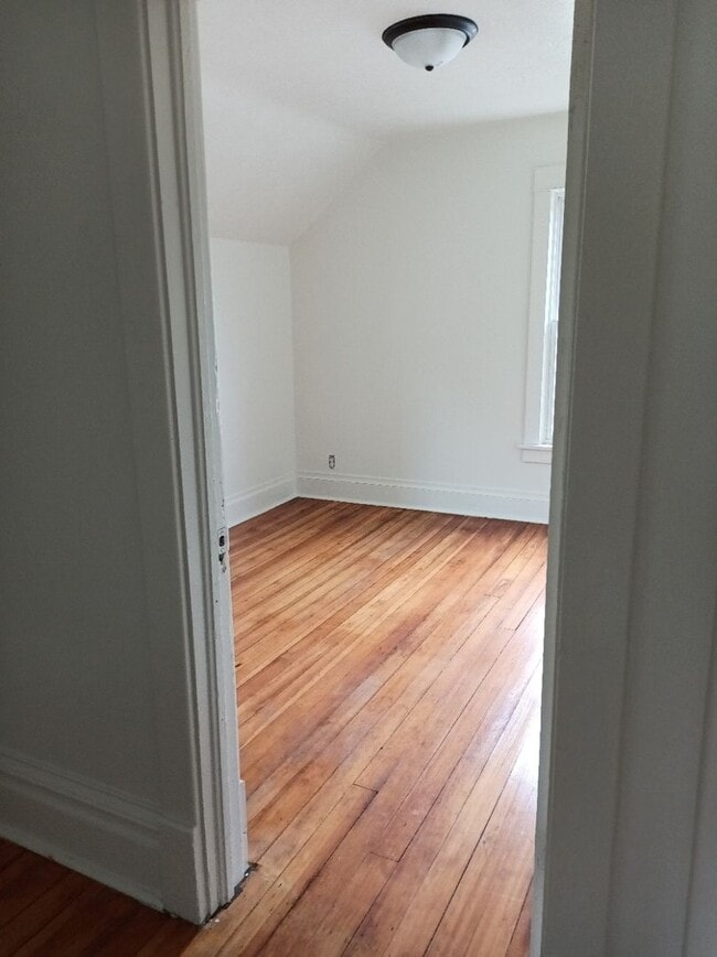 Building Photo - BUY ON CONTRACT MOVE IN READY! RENT TO OWN...