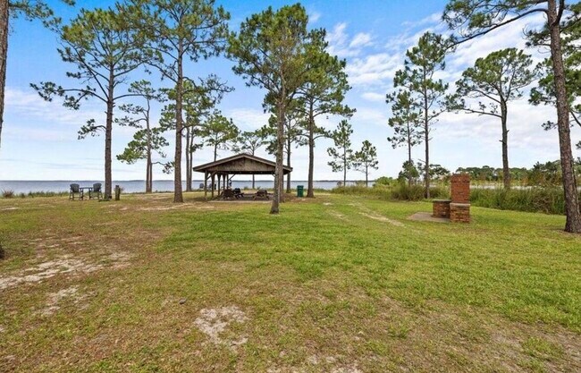 Building Photo - 129 Raintree Blvd