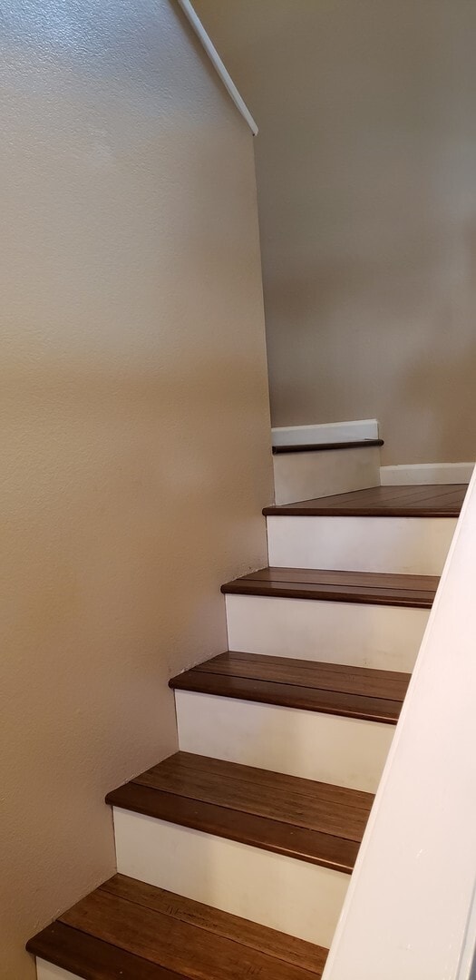 Building Photo - Excellent 3 Bed/2.5 Bath Mountain Shadows Town-home / Water Included, Co-Signor OK, Pets Considered