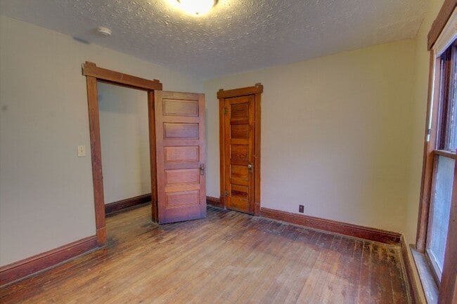 Building Photo - SL AAC907