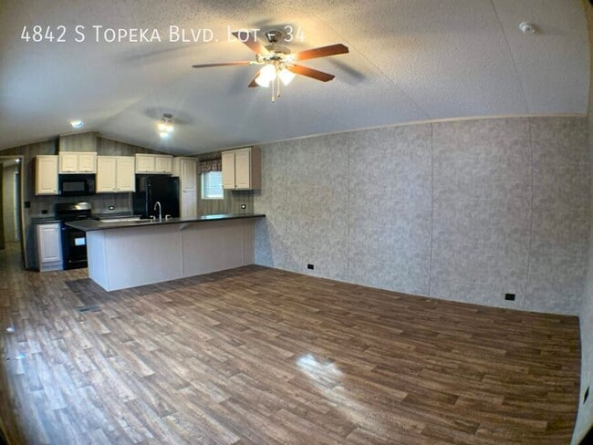 Building Photo - 4842 SW Topeka Blvd