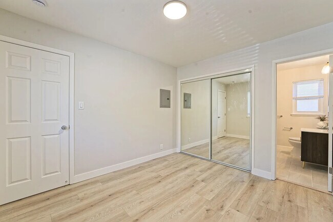 Building Photo - 265-271 N 6th St