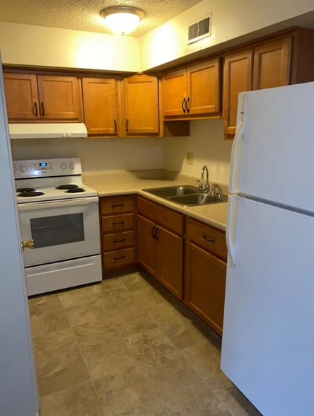 Building Photo - 32 Woodglen Apartment