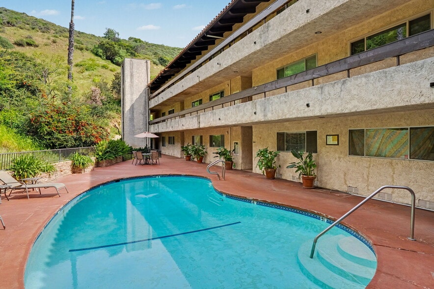 Building Photo - 2700 Cahuenga Blvd E