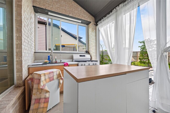 Building Photo - 3180 Stingray Cv Dr