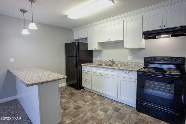 Building Photo - 425 E 19th St