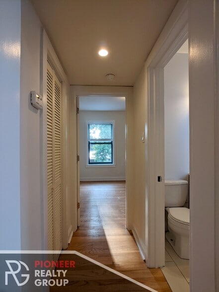 Building Photo - 4040 N Ashland Ave