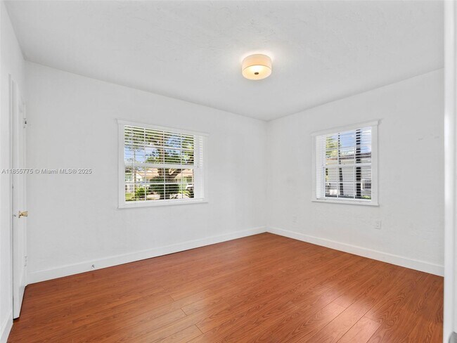 Building Photo - 4850 SW 5th Terrace