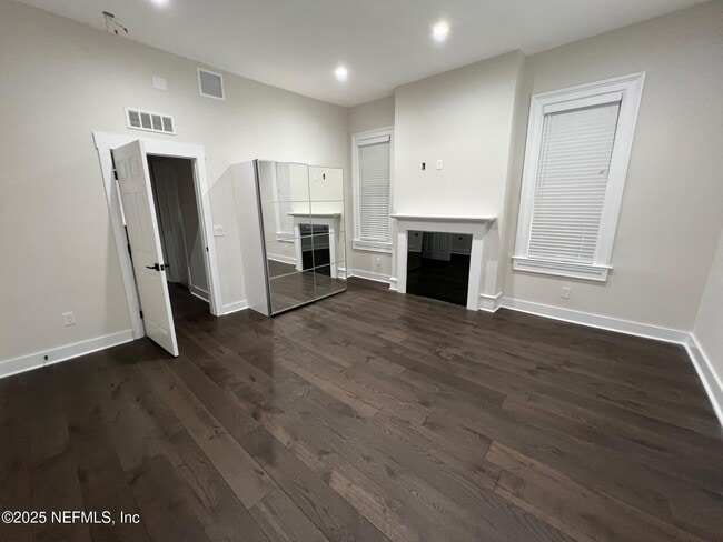 Building Photo - 1541 Riverside Ave