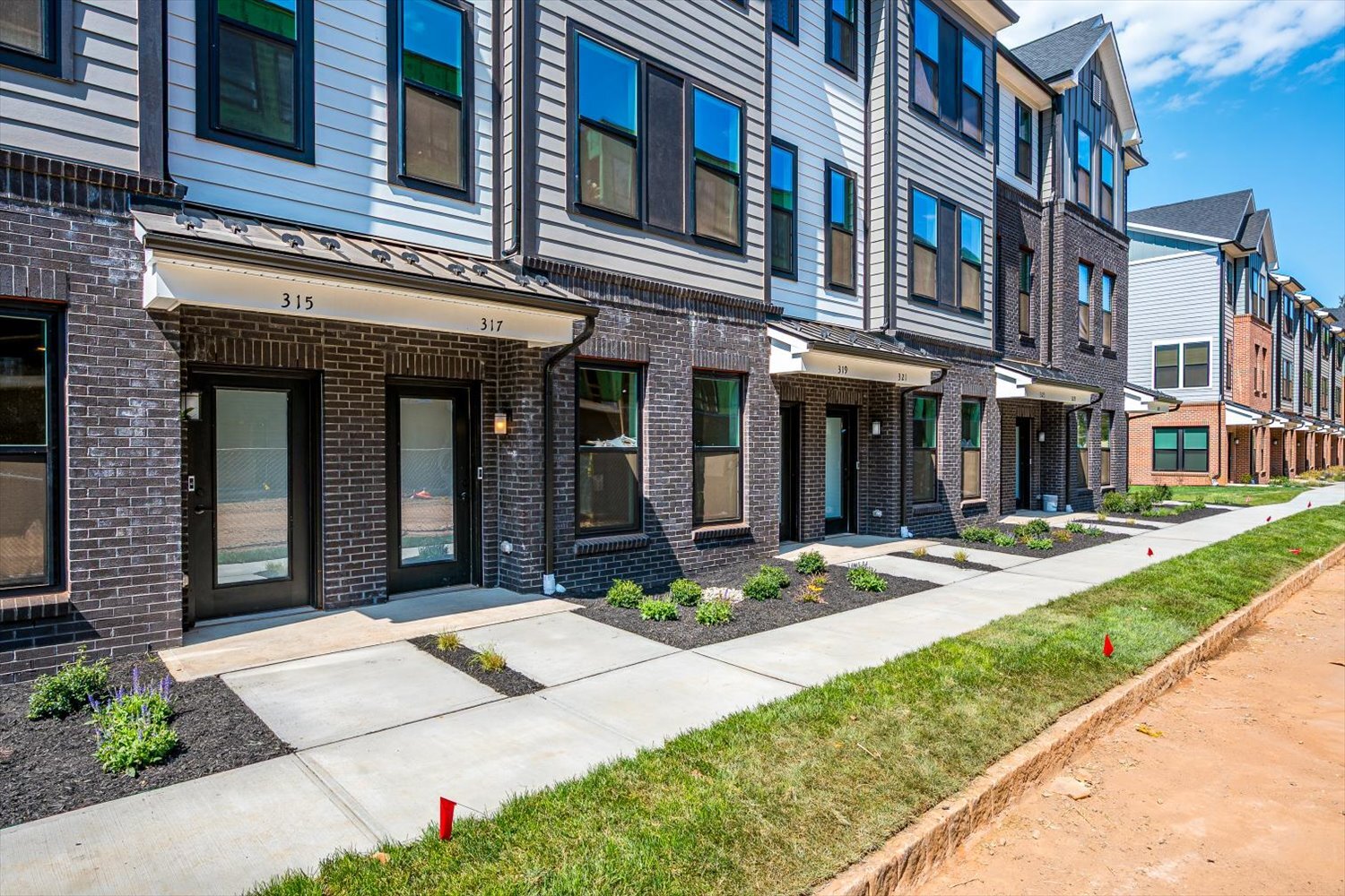 Building Photo - 317 Sadie Cir