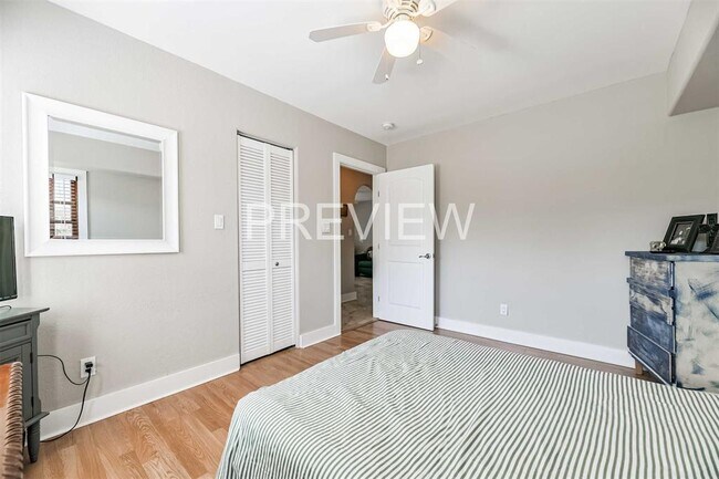 Building Photo - 818 11th St