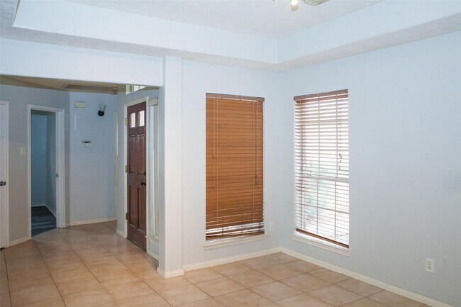 Building Photo - 6223 Newbury Dr