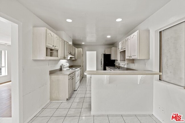 Building Photo - 1033 6th St