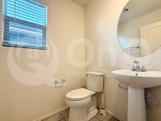 Building Photo - 2635 W Bowker St