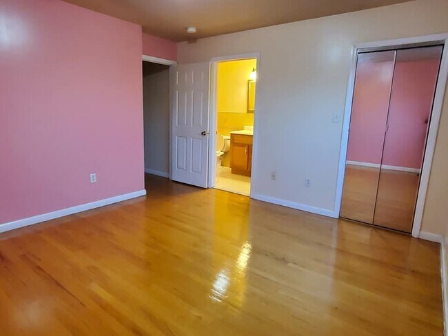 Building Photo - 27 Jewett Ave