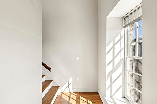 Building Photo - 33 3rd Ave