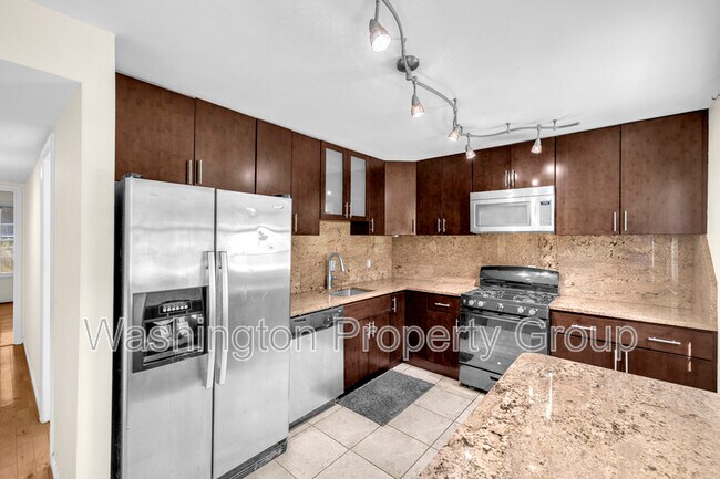 Building Photo - 736 Quince Orchard Blvd