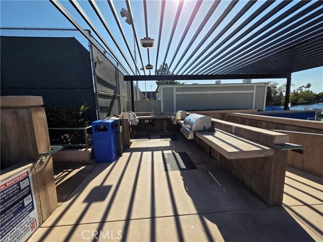 Building Photo - 24776 Glenwood Dr