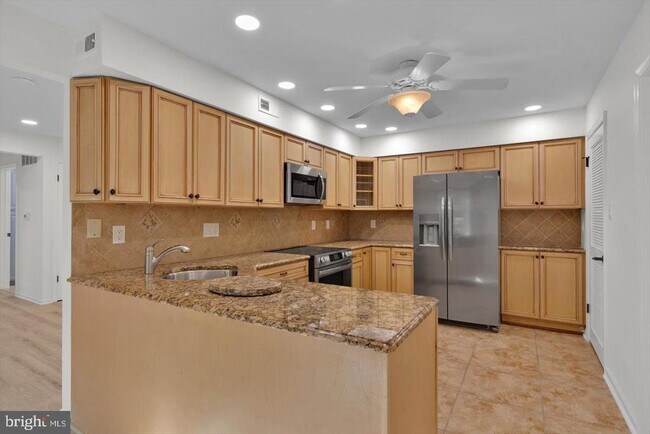Building Photo - 915 Chanticleer