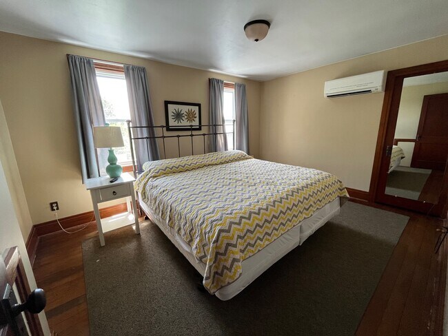 King Bed - 556 Hershey Rd