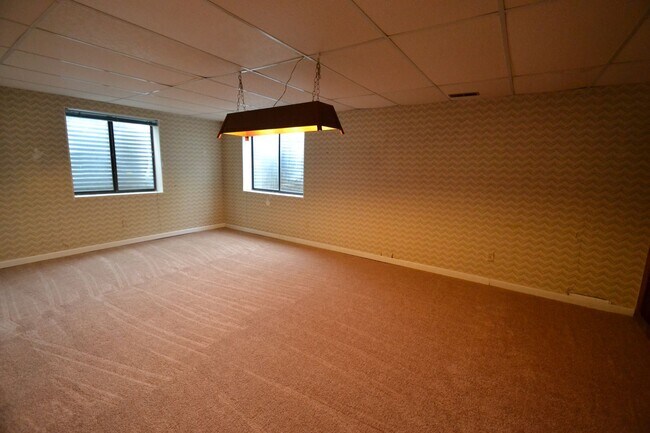 Building Photo - Westside 4 Bedroom with AC!