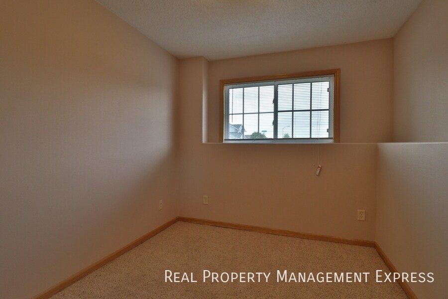 Building Photo - 1111 S Dundee Dr