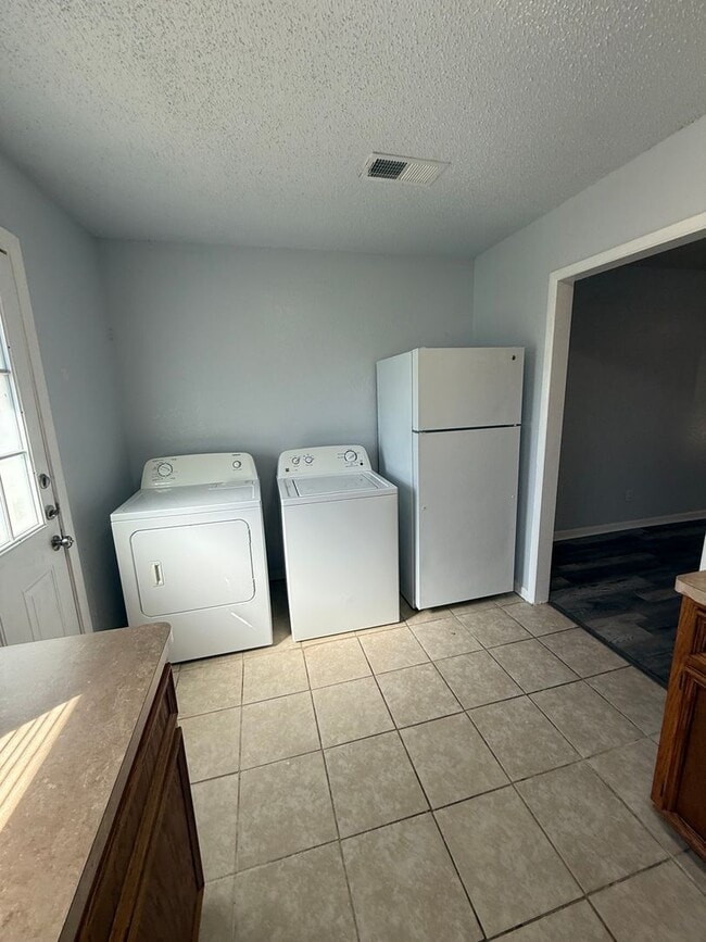 Building Photo - 1610 Indian Trail