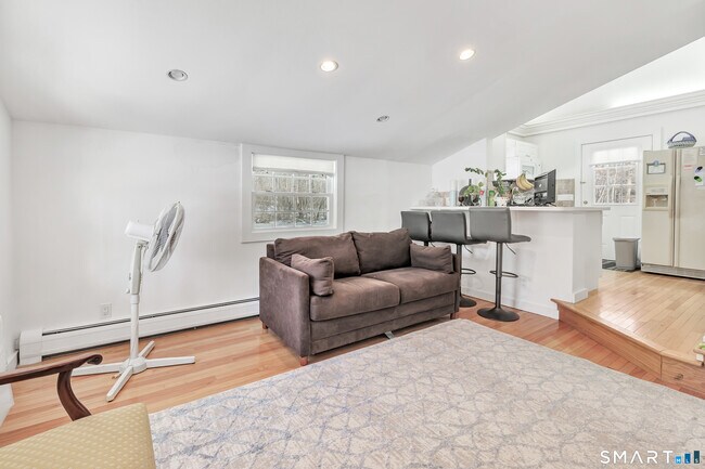 Building Photo - 70 Cranbury Rd