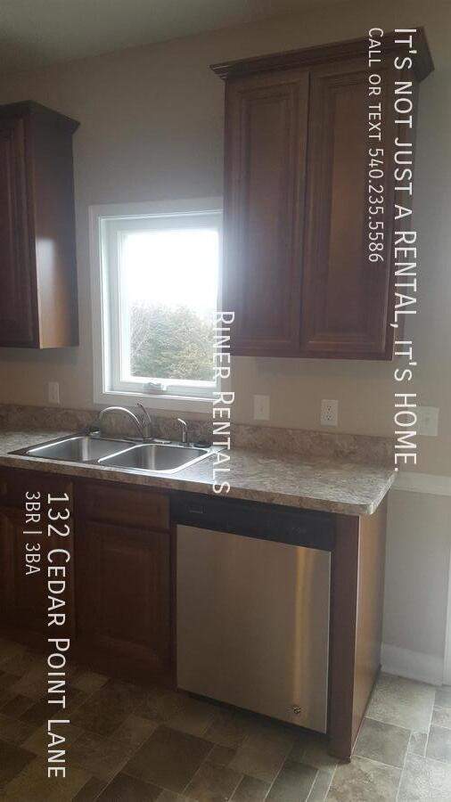 Building Photo - 132 Cedar Point Ln