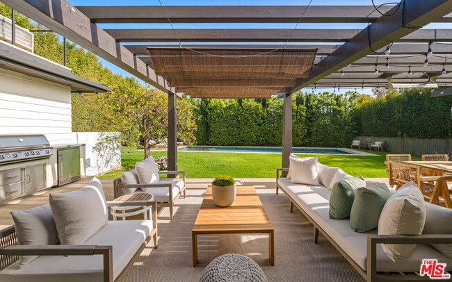 Building Photo - 720 Amalfi Dr