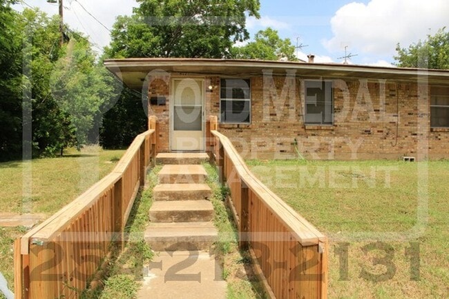 Primary Photo - 812 Pecan Cir