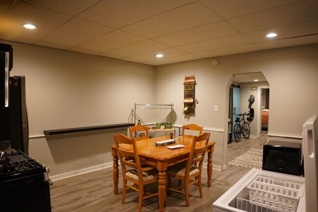 Building Photo - 3216 Jane St