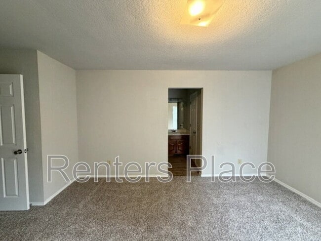 Building Photo - 1548 E 74th St