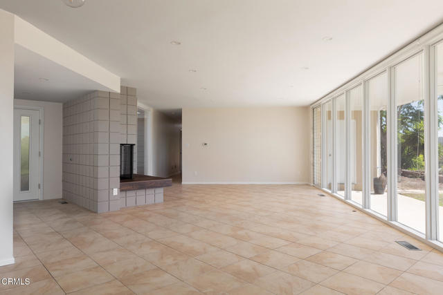 Building Photo - 2075 Linda Flora Dr