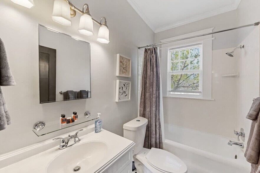 Building Photo - 2101 Kirkwood Ave