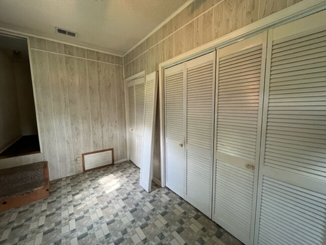 Building Photo - Renovated 4 Bedroom 2 Bath Home with 2 Car...